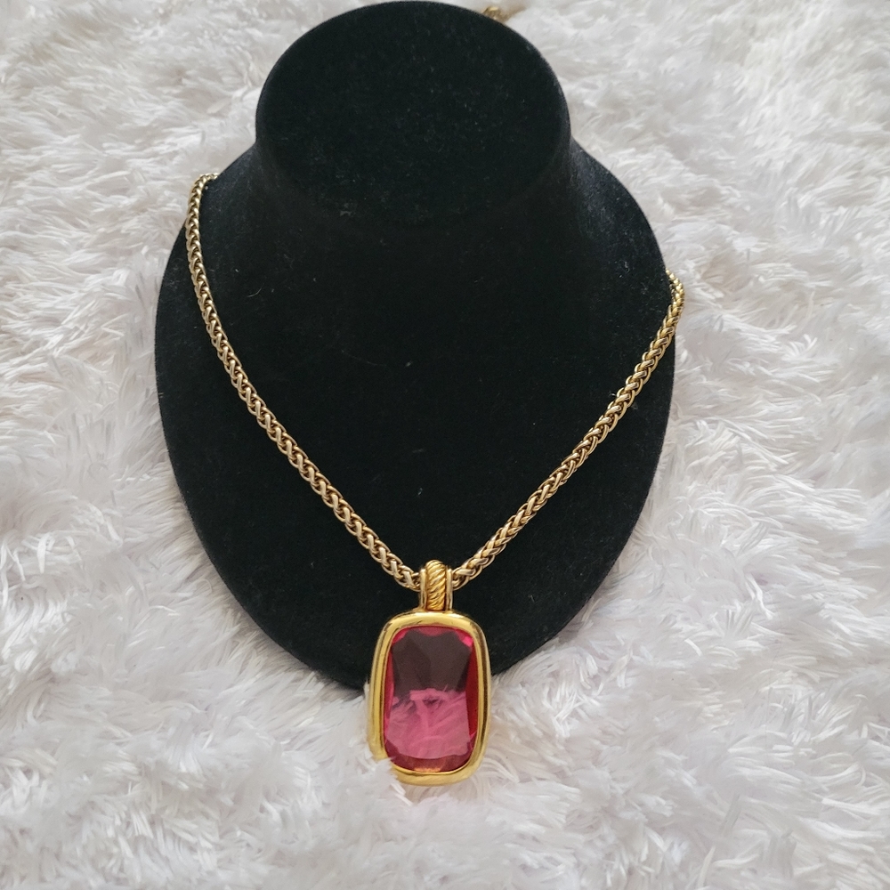 Vintage Joan Rivers necklace. Only 1 stone as shown. Nice piece